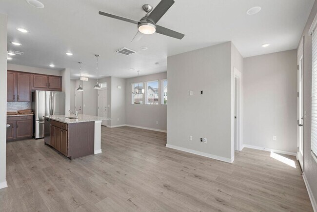 Building Photo - Elegant 3 Bedroom Home in Timnath Lakes