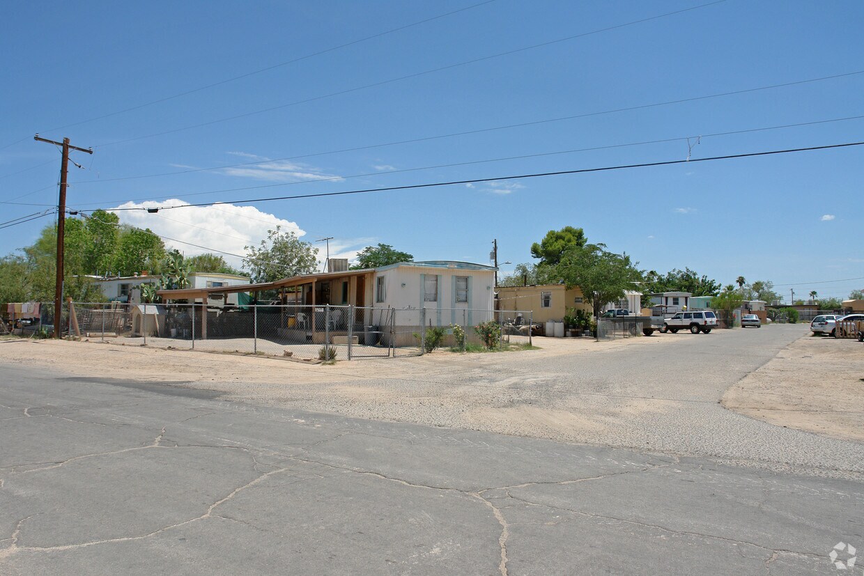 Building Photo - 1050 E Mossman Rd