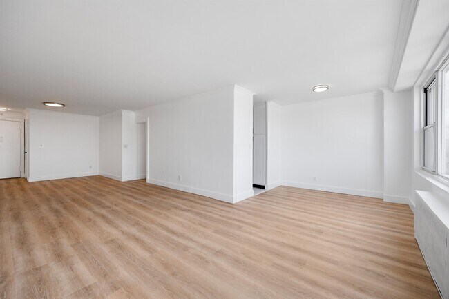 Foto del edificio - 10 Huron Ave