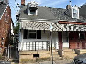 Building Photo - 547 Manor St