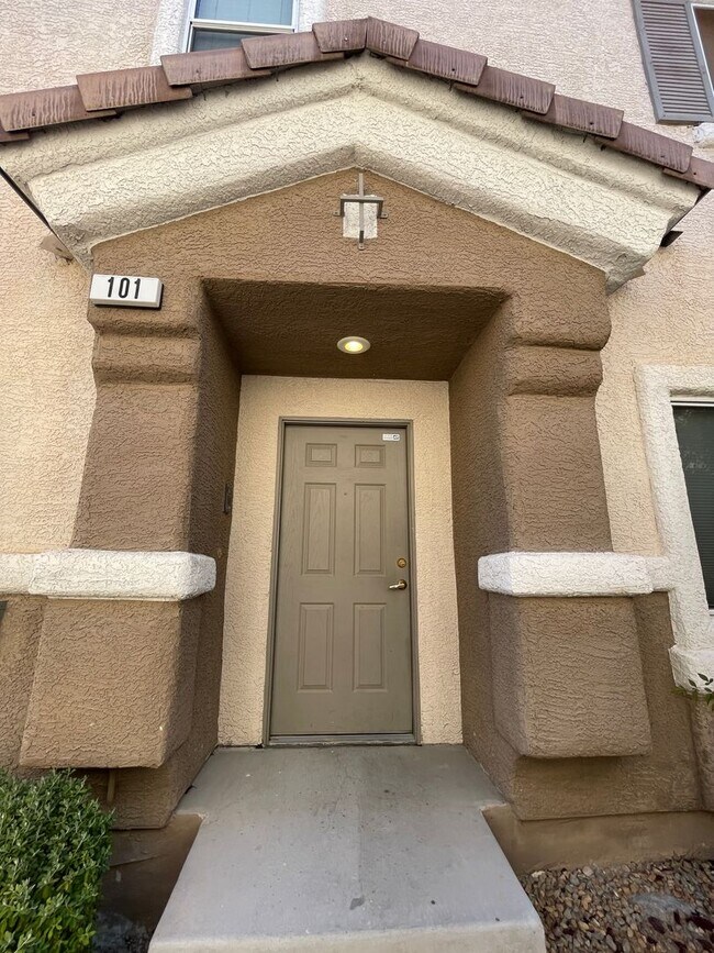 Foto del edificio - Gorgeous Townhome in Gated Community!
