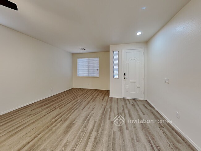 Foto del edificio - 5645 W Vineyard Rd