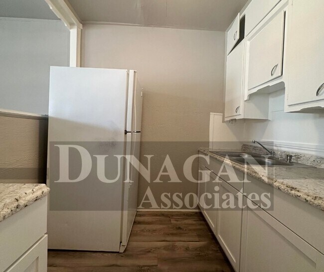 Foto del edificio - 2215 Turner St