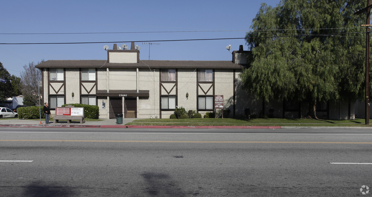 Building Photo - 13441 Victory Blvd
