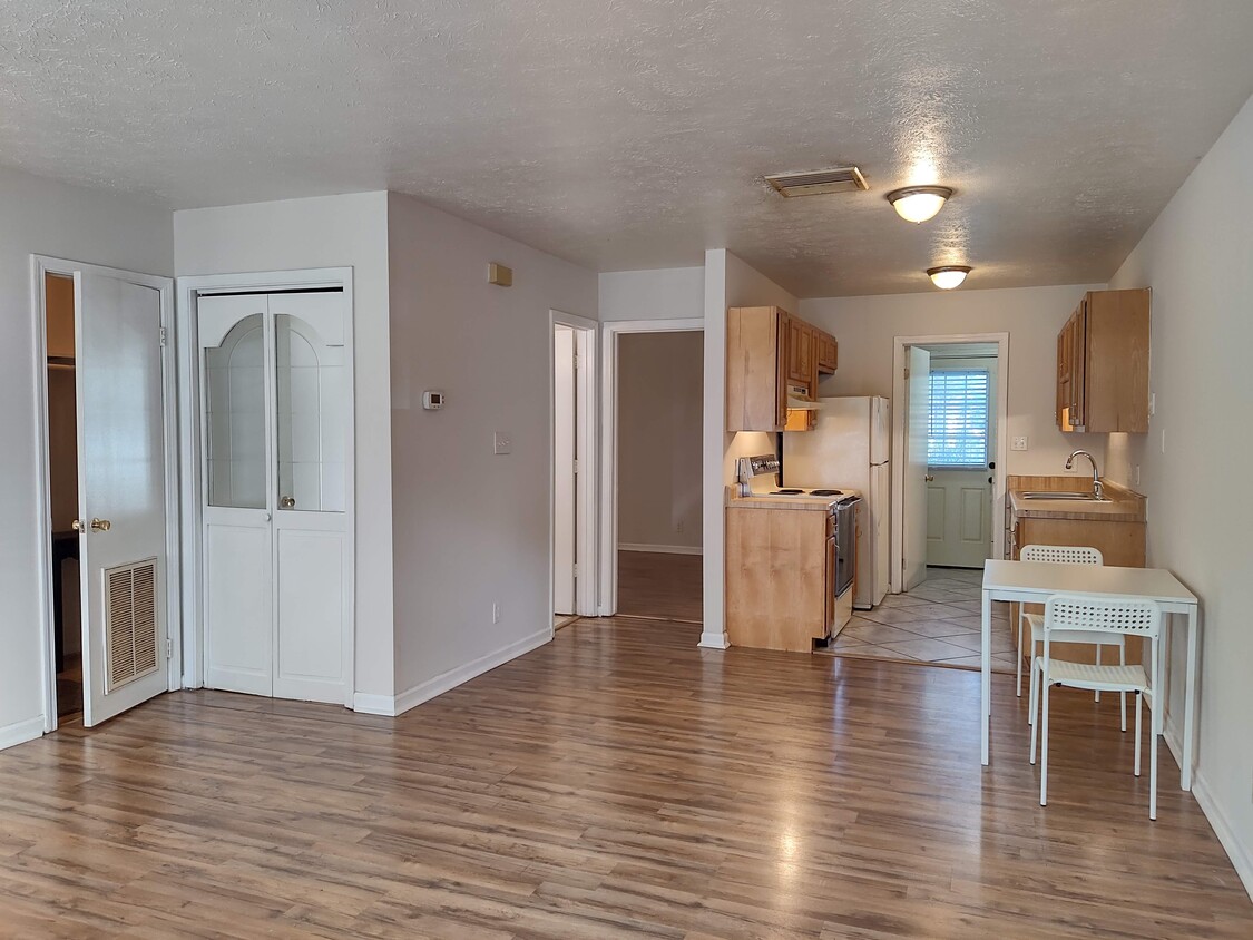 Primary Photo - 106 Horizon River Dr