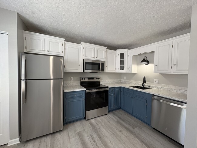 Building Photo - 1410 Ashbourne Dr