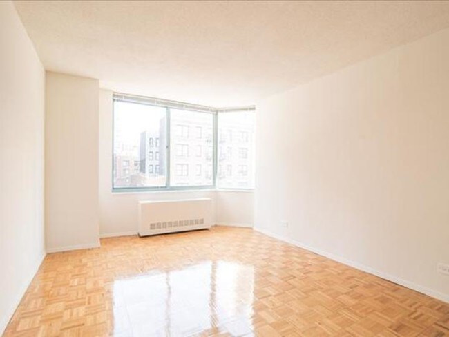 Building Photo - 519 E 79th St
