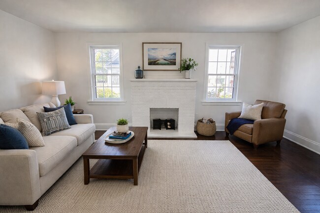 Foto del edificio - Bright 2BR / 2 Bath Bungalow Near Parks & Transit