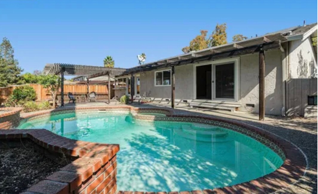 Foto principal - 717 Navaronne Way