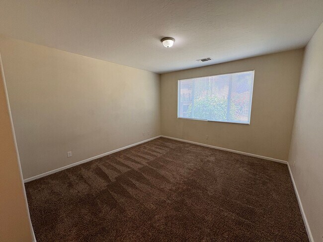 Foto del edificio - Spacious NW Visalia Home w/ Split Floor Plan!