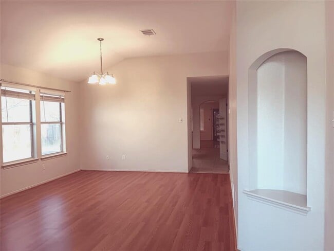 Foto del edificio - 14645 Montoro Dr