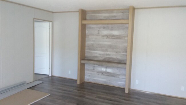 Building Photo - 261 Park Dr