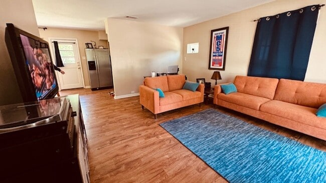 Foto del edificio - Clean South Austin 3/1 House w/ Carport, Private fenced yard Near First St not far from Ben White