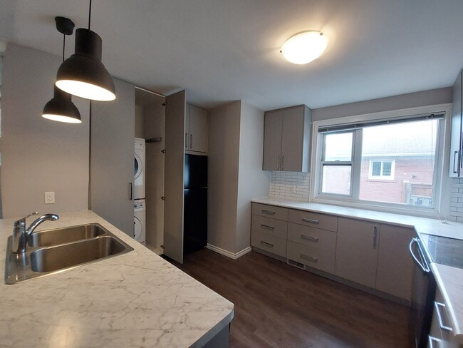 Building Photo - 333 Rosedale Dr