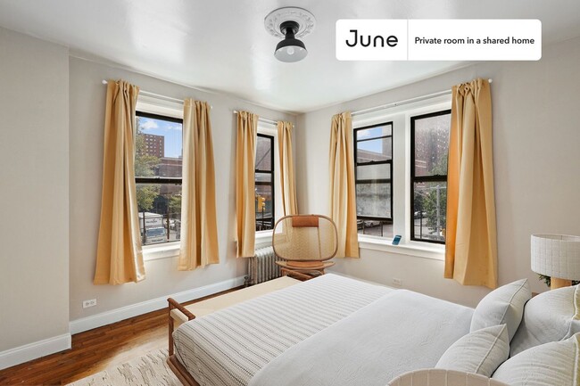 Room in Shared 4 bed/1 bath home - Room in Shared 4 bed/1 bath home