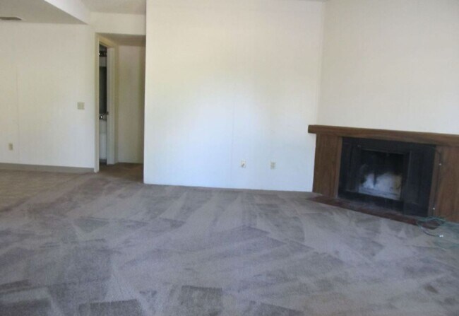 Building Photo - Beautiful 3/2 in Sacramento!