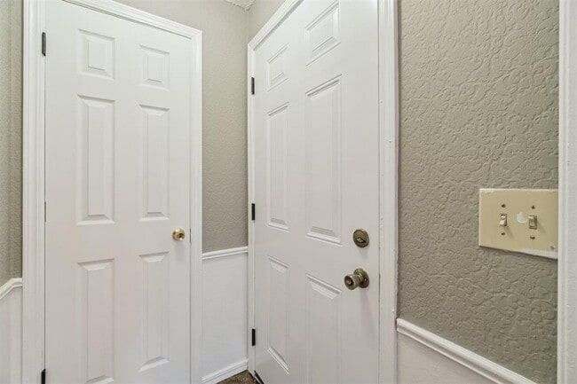 Building Photo - 4009 Vickie Dr