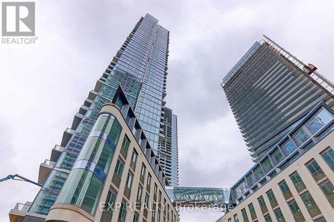 Photo du bâtiment - 1000 Portage Pkwy