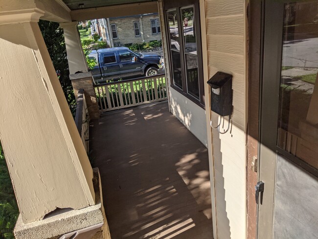 nice front porch - 2576 N 70th St