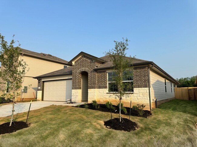 Foto del edificio - 4 BR + OFFICE/ 3 BA in Seguin - 2042 SF on GREENBELT - Arroyo Ranch!