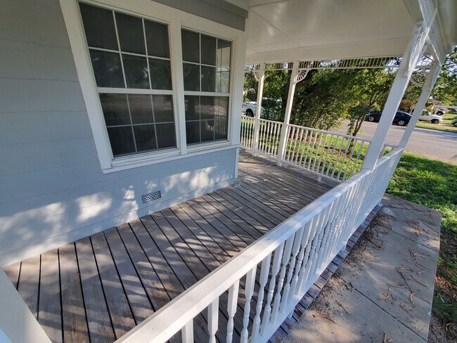 Foto del edificio - Adorable Updated 3 bedroom 2 bath home at ...
