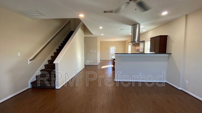 Building Photo - 4310 Larkspur St