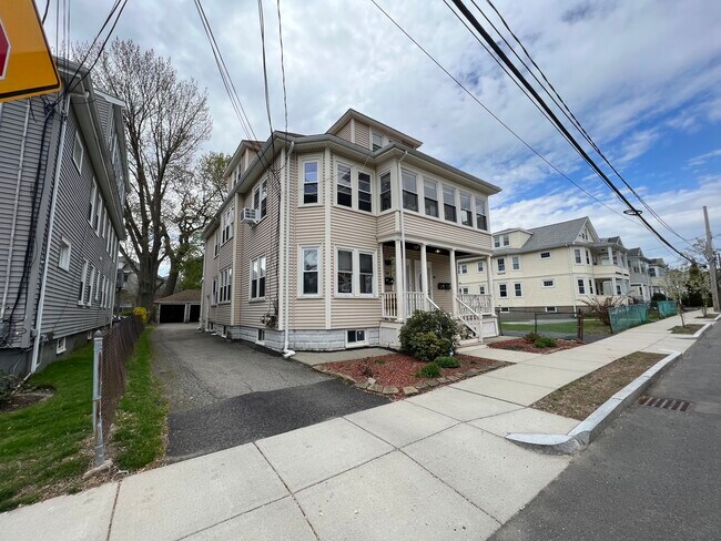 Foto del edificio - 128 Nichols Ave