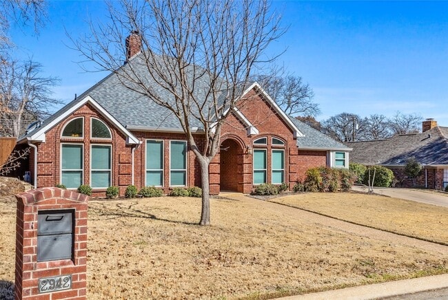 Photo - 2942 Woodland Hills Dr House