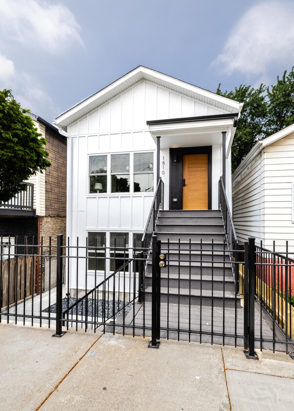 Primary Photo - 1810 W 23rd St