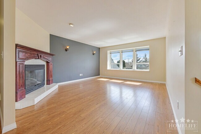 Building Photo - Spacious Luxury 4 Bedroom Upper Suite in Clayton Heights with Optional Flex Room