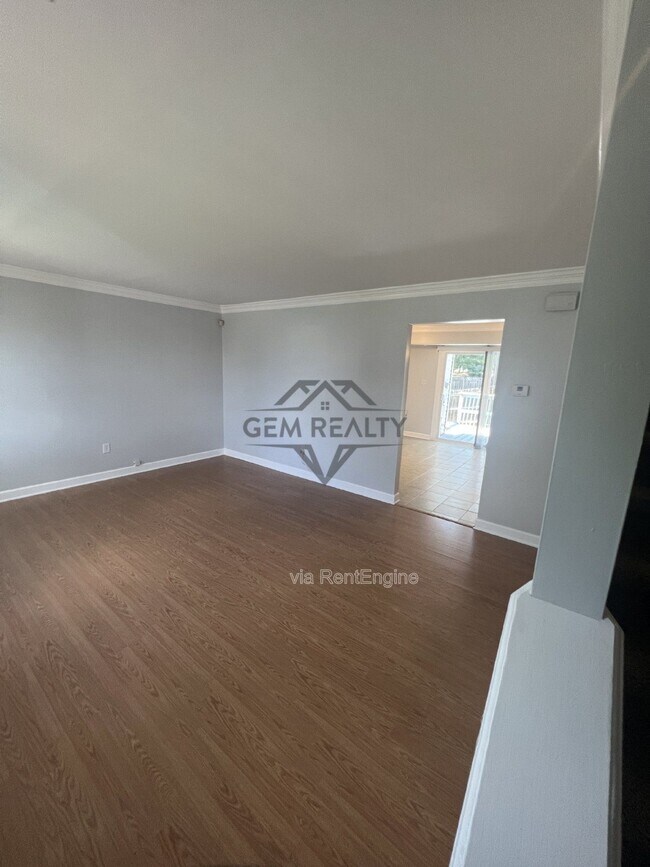 Foto del edificio - 5253 Daffodil Dr