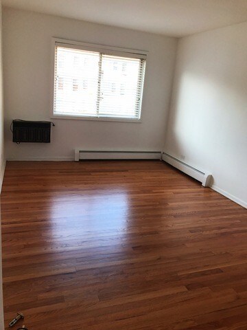 Building Photo - 705 Hinman Ave