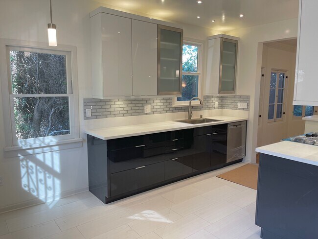 Foto del edificio - 1035 Meadowbrook Ave