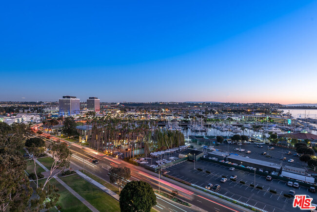 Foto del edificio - 13700 Marina Pointe Dr