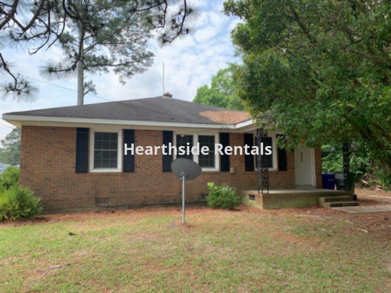 Primary Photo - **3 Bedroom 1 Bath Single Family Home Minu...