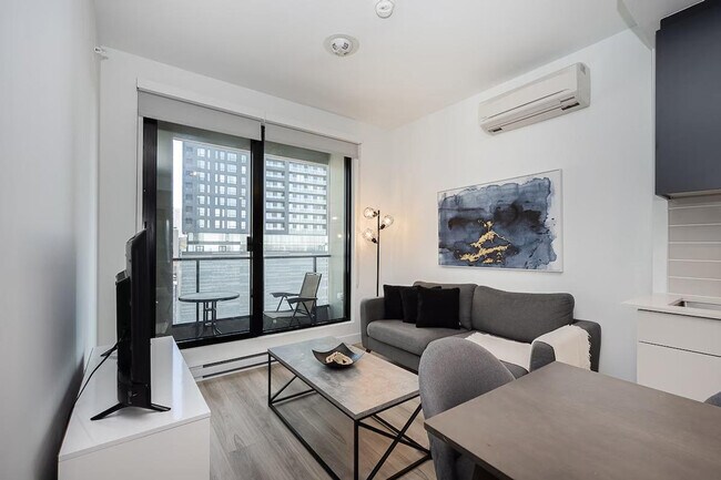 Building Photo - 665 Rue Versailles