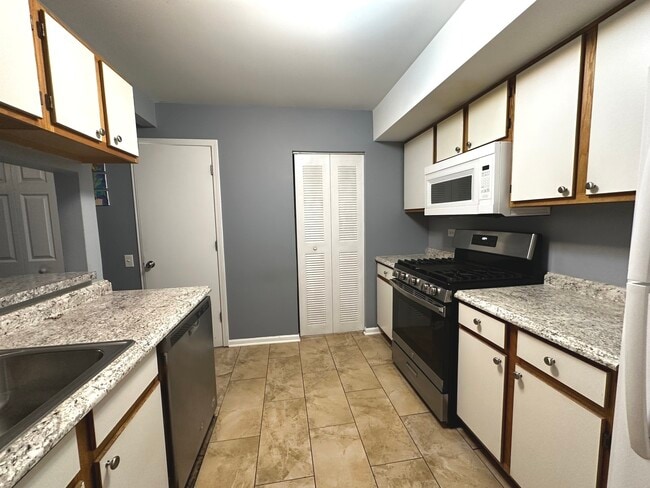 Building Photo - 1572 Normantown Rd