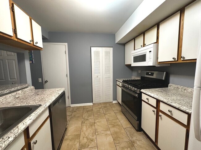 Foto del edificio - 1572 Normantown Rd