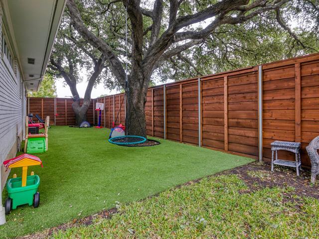 Foto del edificio - 6356 Woodcrest Ln