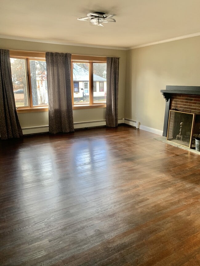 Building Photo - 13 Eaton St