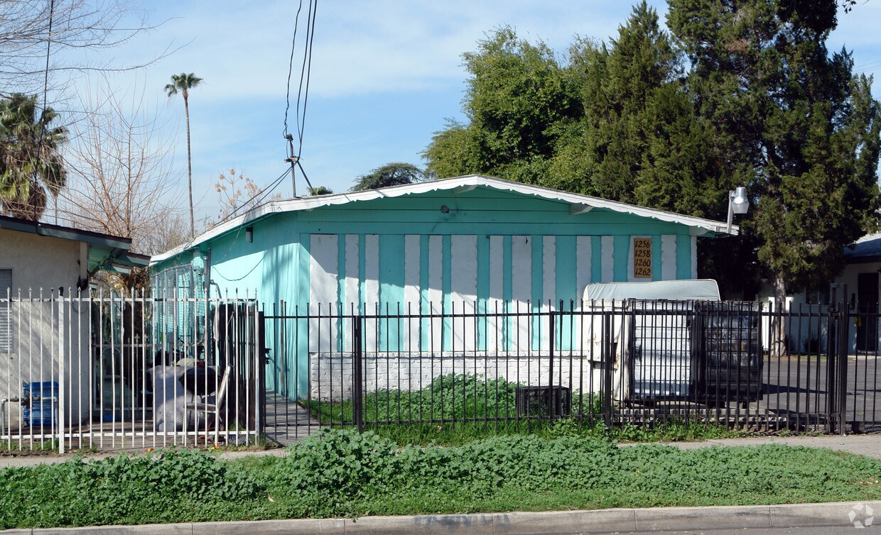 Building Photo - 1256-1262 N Sierra Way