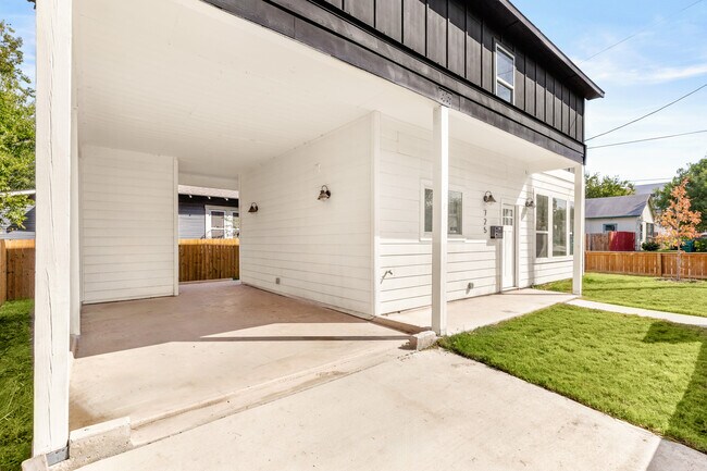 Photo - 725 Virginia Blvd House