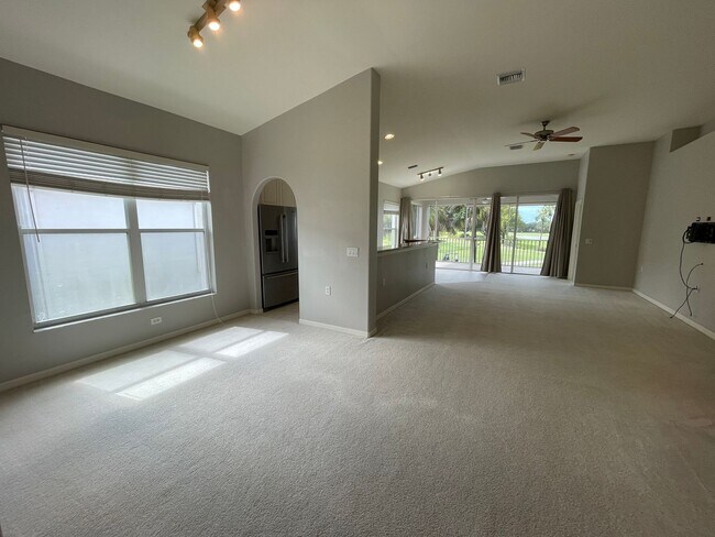 Foto del edificio - ANNUAL RENTAL - HERITAGE GREENS - 2 BR + DEN /2 BATH! GOLF COURSE VIEWS!!