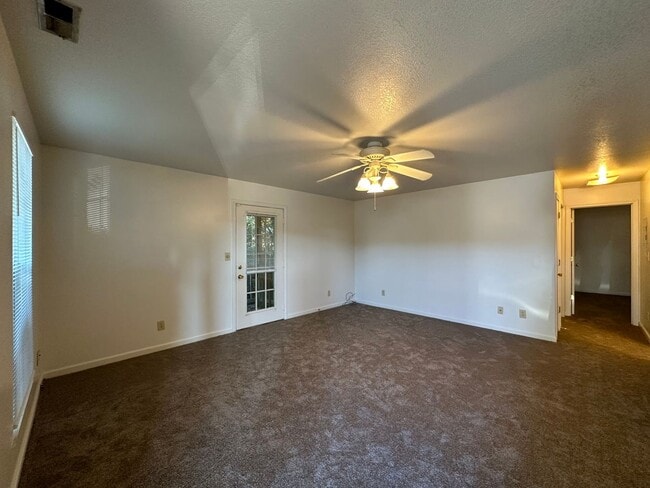 Building Photo - Waters Edge Drive-1851 (x4)