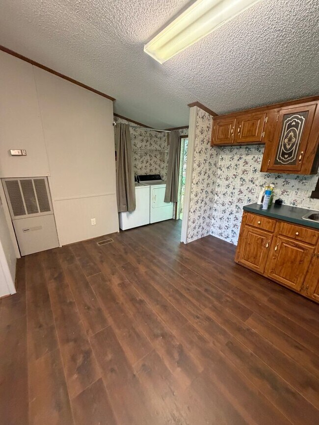 Foto del edificio - 214 Crooked Fork Ln