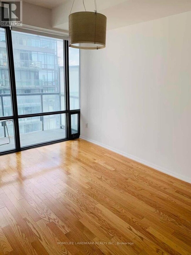 Building Photo - 38 Grenville St