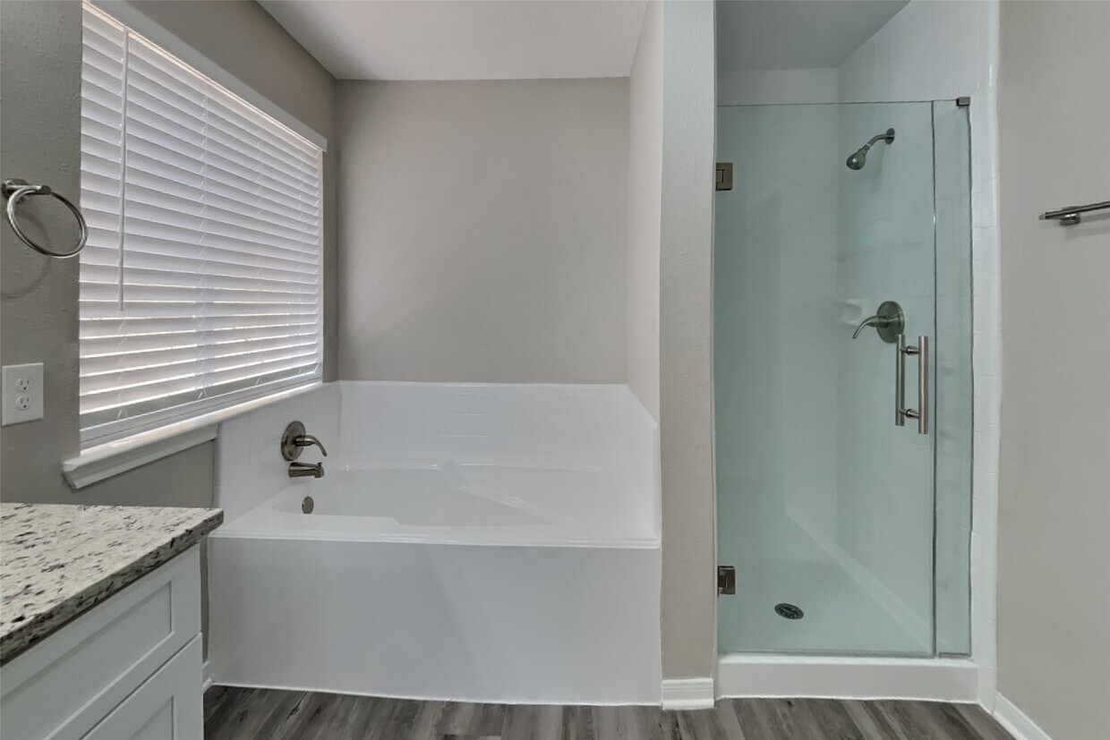 Foto del edificio - 18319 Harnett Dr