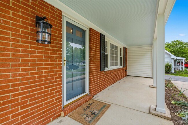 Foto del edificio - 5406 Dunsmore Rd