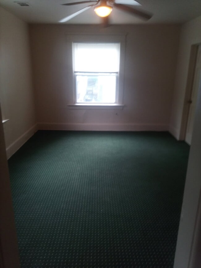 bedroom - 532 E 22nd St