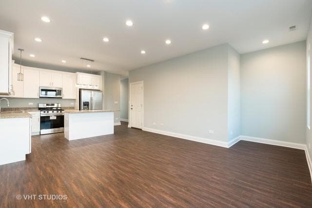 Living - 2237 W 18th St